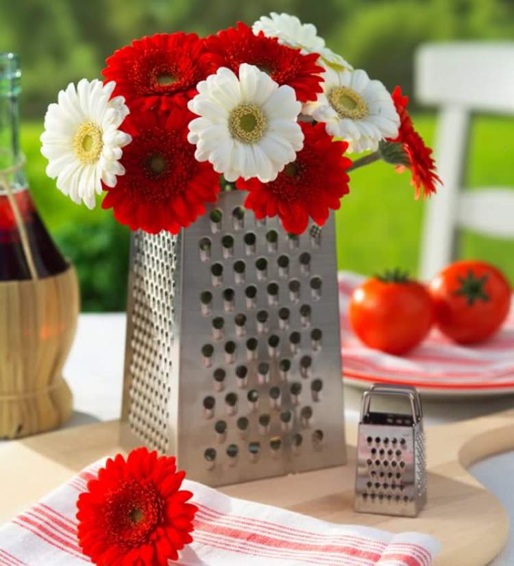 Creative way to decorate a home with flowers