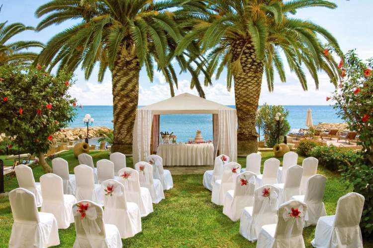 tips for planning an outdoor wedding