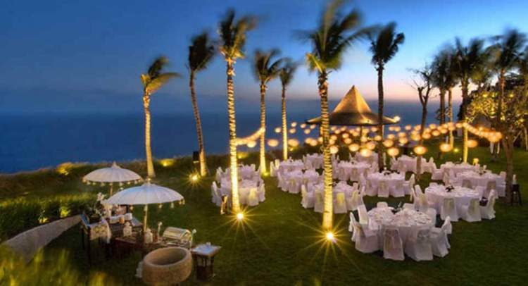 Tips for decorating an outdoor wedding