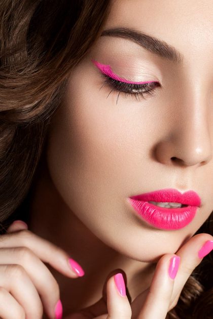 Fluorescent pink eyeliner