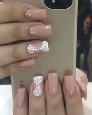 square nails are popular