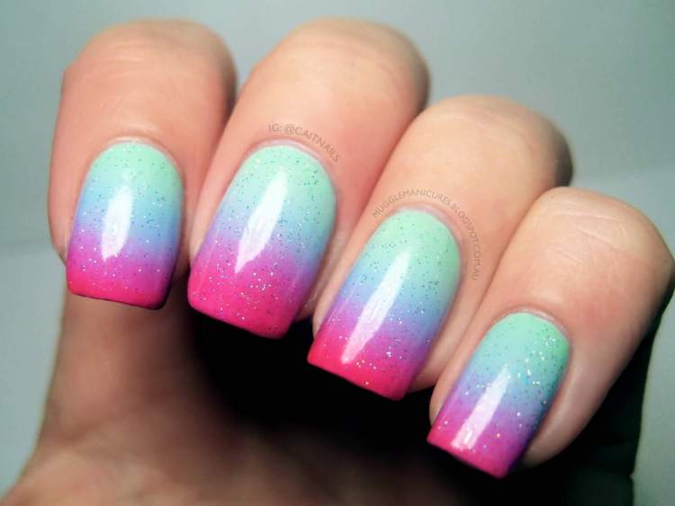 nails decorated with sponge