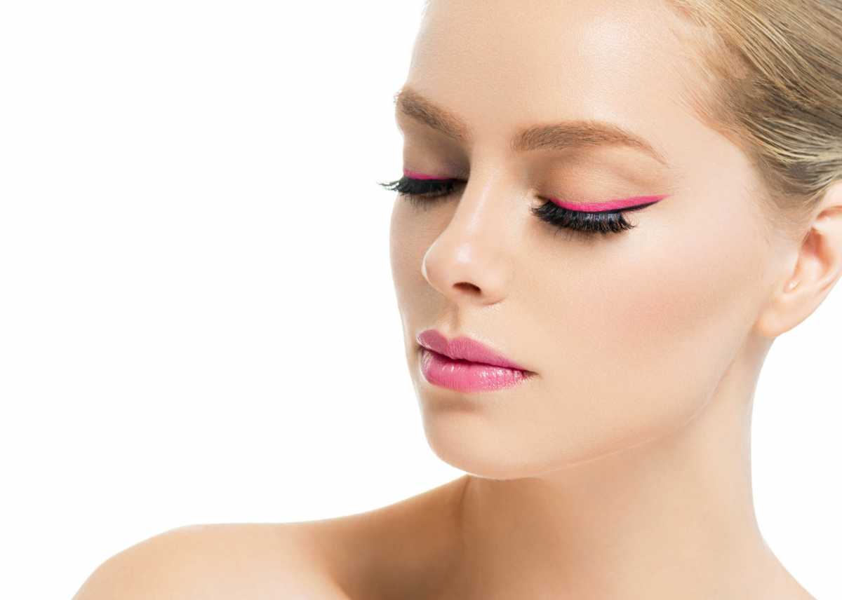 makeup with pink eyeliner