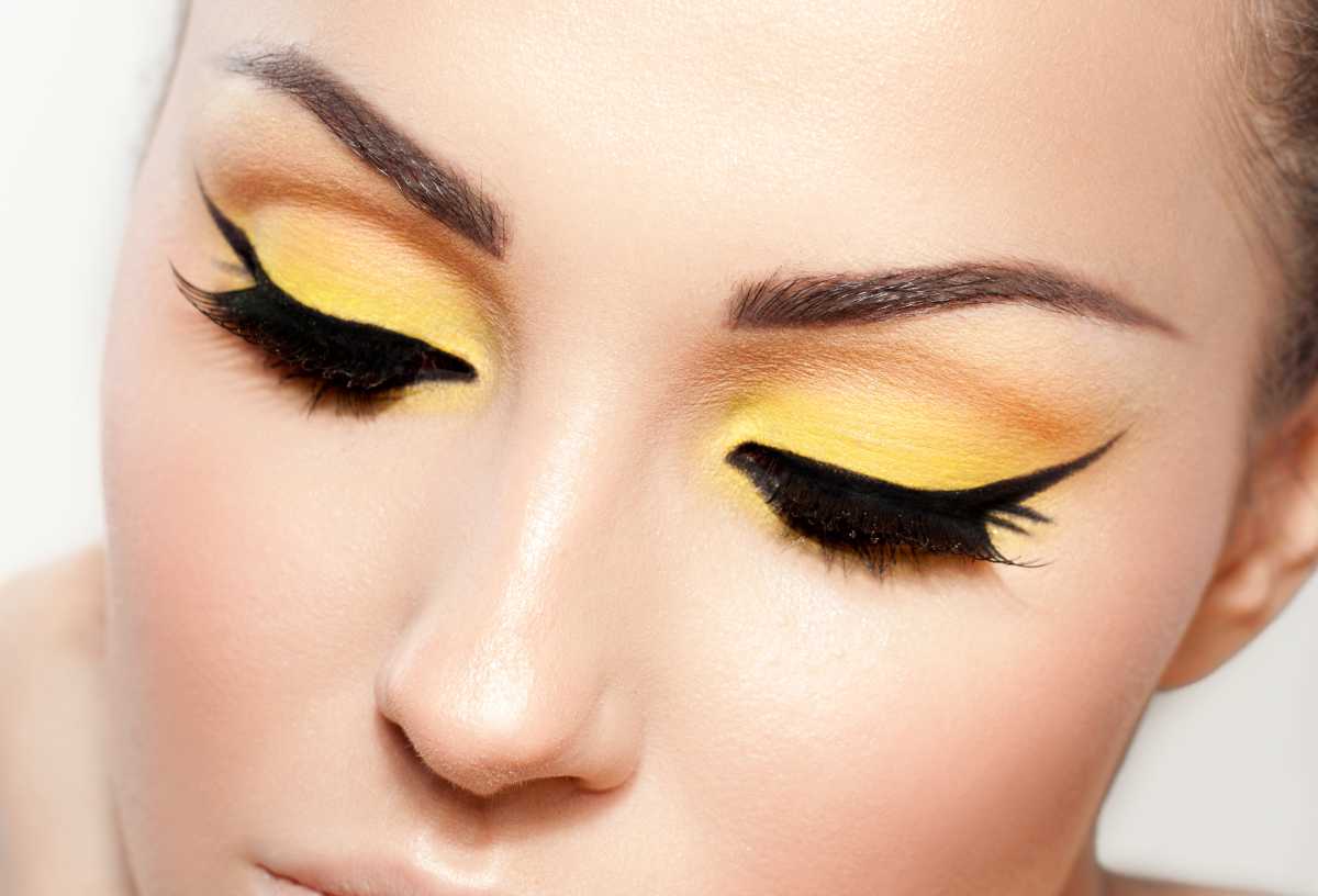 Makeup with yellow eyeshadow