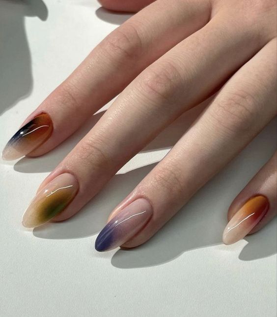 Aura nails: discover this mystical nail trend