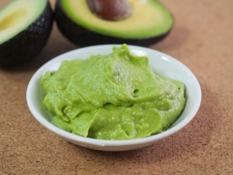 Homemade recipe to moisturize your hair with banana and avocado