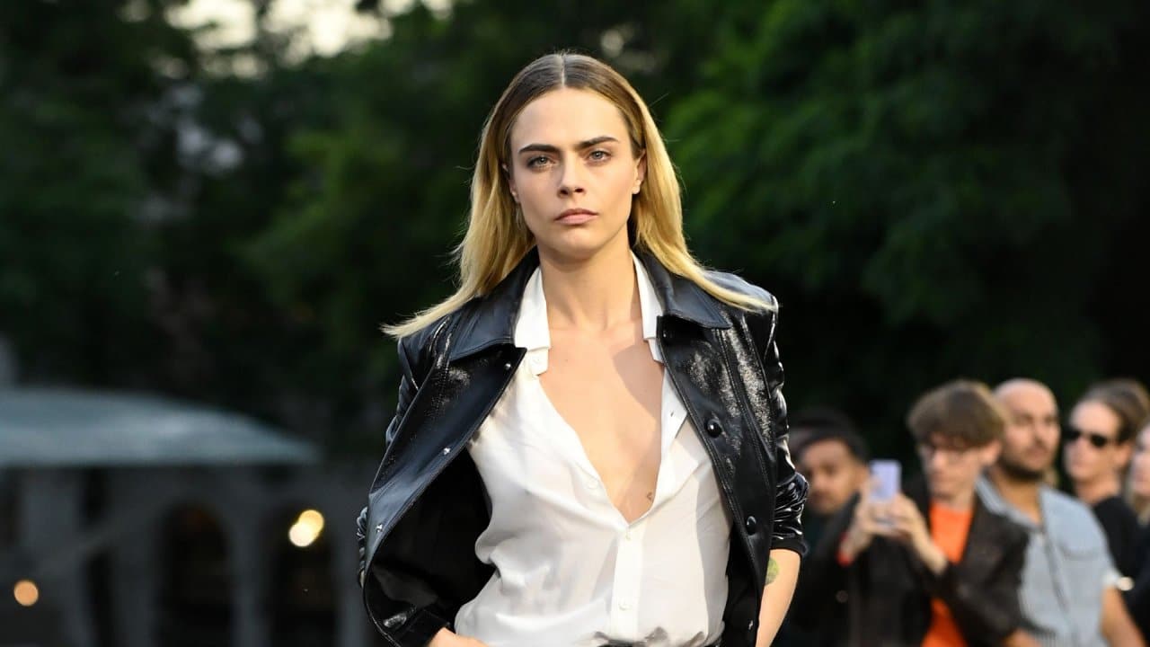 Quem é Cara Delevingne? Conheça a vida e a carreira da modelo!