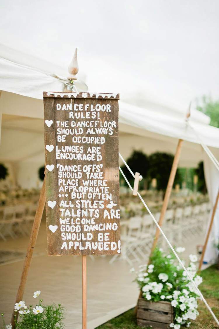 tips for decorating an outdoor wedding