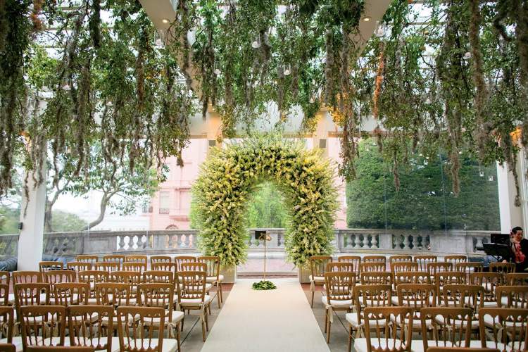 bride and groom arch in outdoor wedding decoration