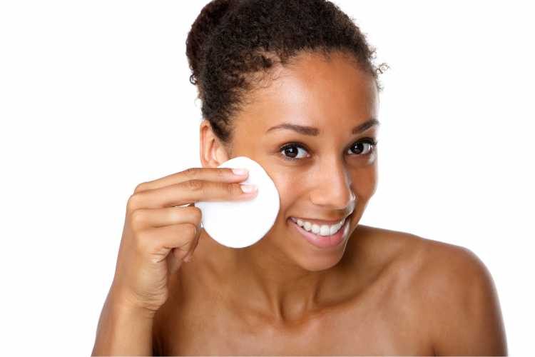 Cleansing the skin before makeup