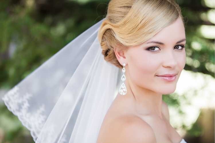 Makeup tips for blonde brides