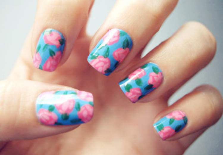 Nail Art com Flores