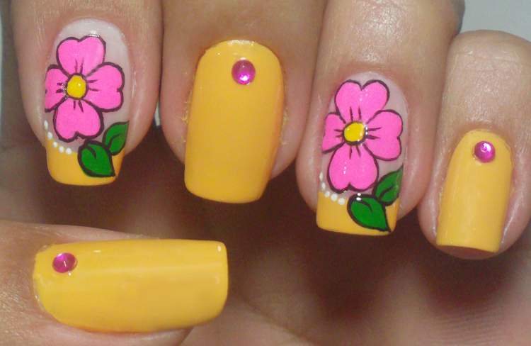 nails with flower designs