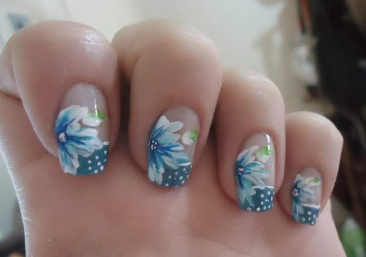 nail decoration model with flowers