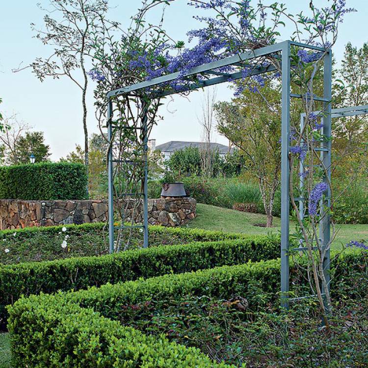 Passage arbor style pergola