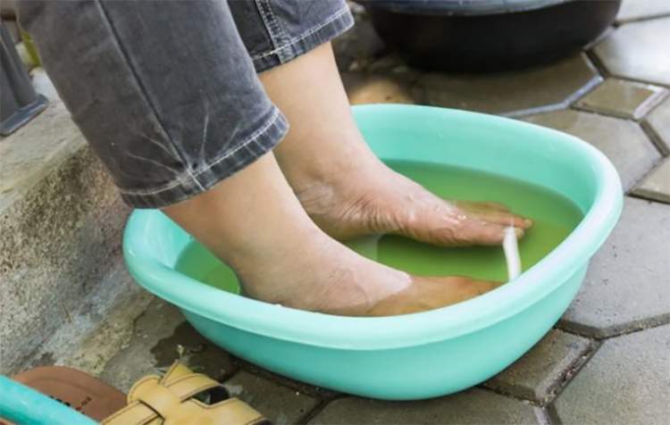 See what happens if you put your feet in a bowl of vinegar