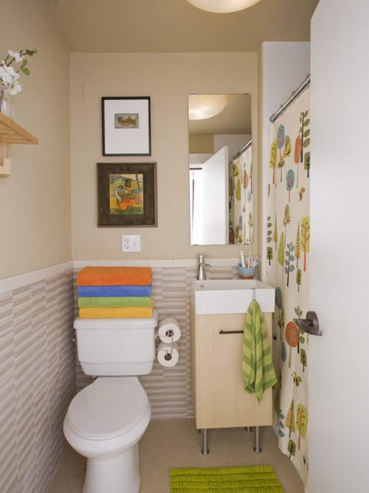 small bathroom with no space for towels