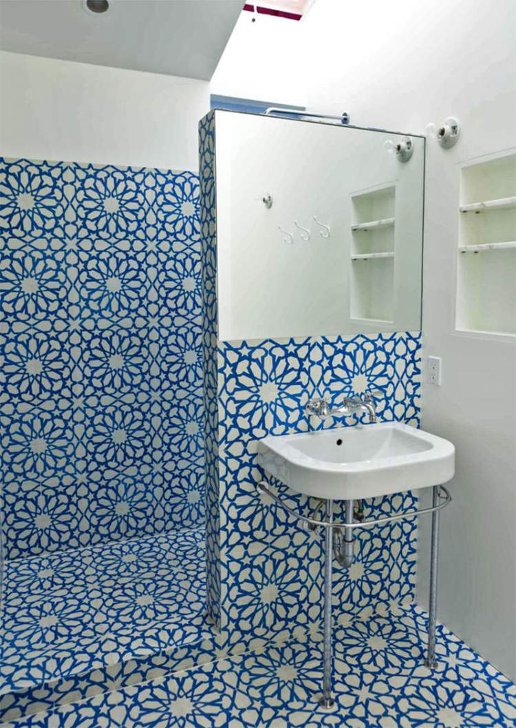 Small bathroom with decor errors