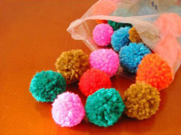 pompom for nail decoration