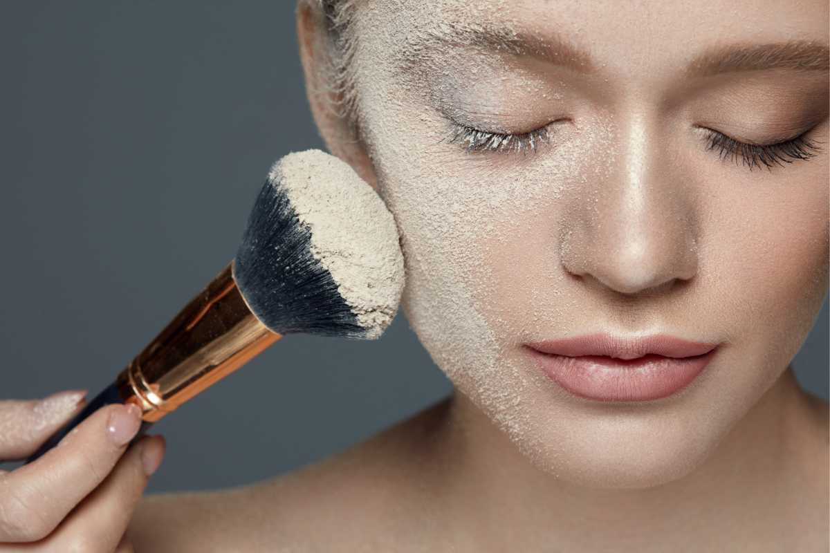 Excessive compact powder is one of the makeup mistakes that age the face