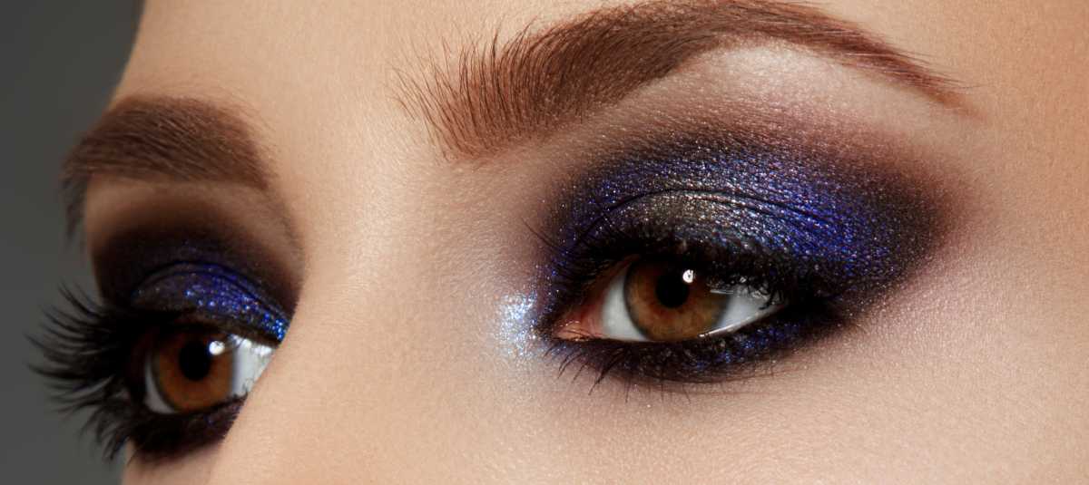 Incorrect or excessive use of eyeshadow can end up making you look old and look heavy.