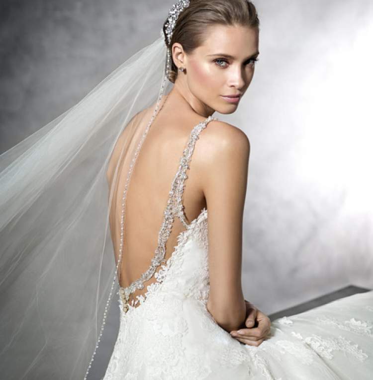 wedding dress with back neckline is among the trends for 2017