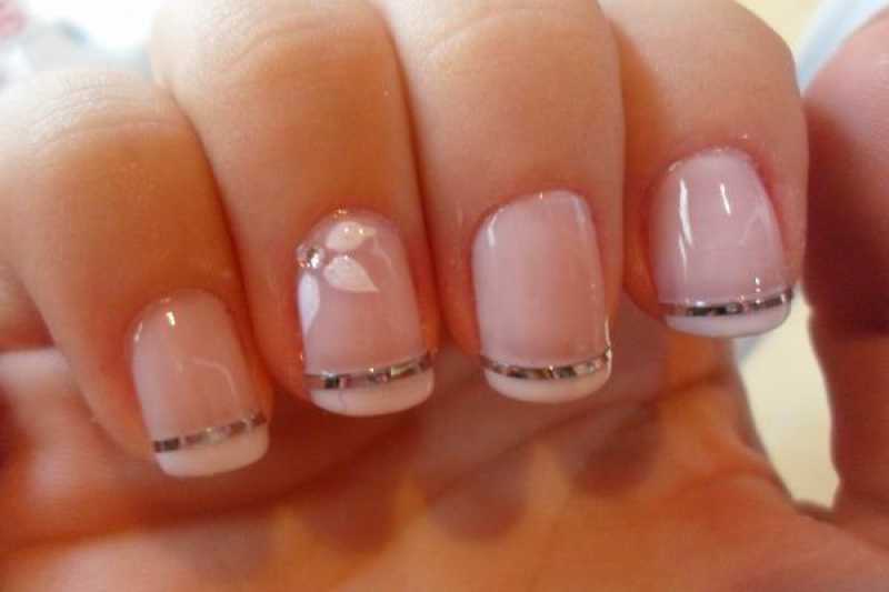 Decorated nail model: French with ribbons