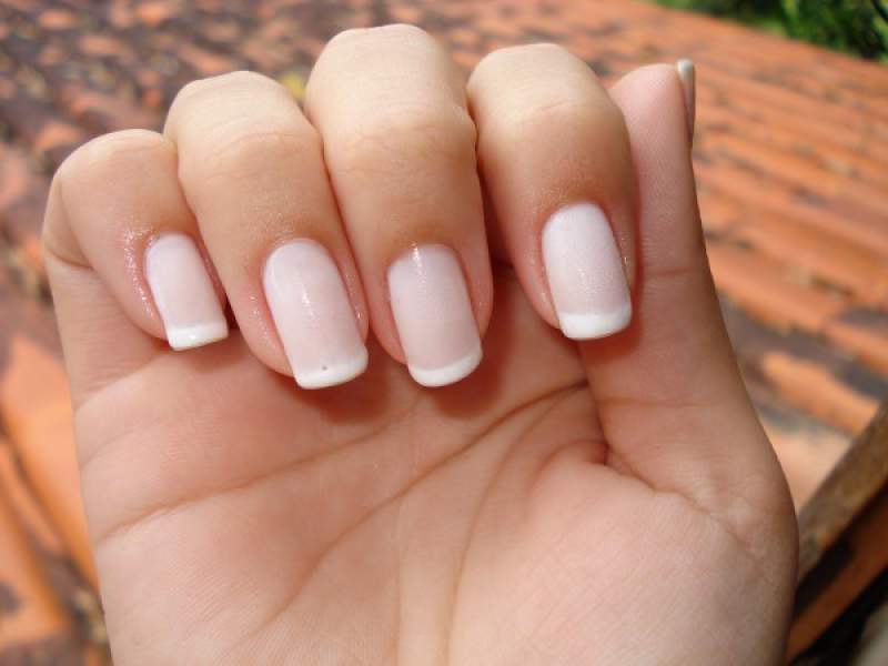 simple french nail model