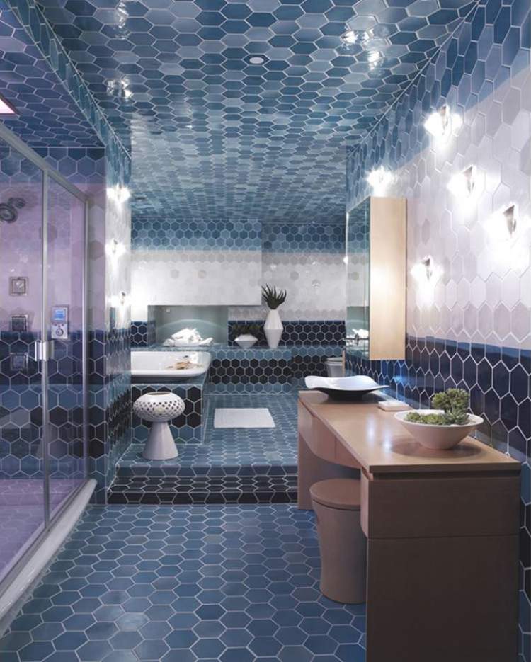 small bathroom decorated with tiles