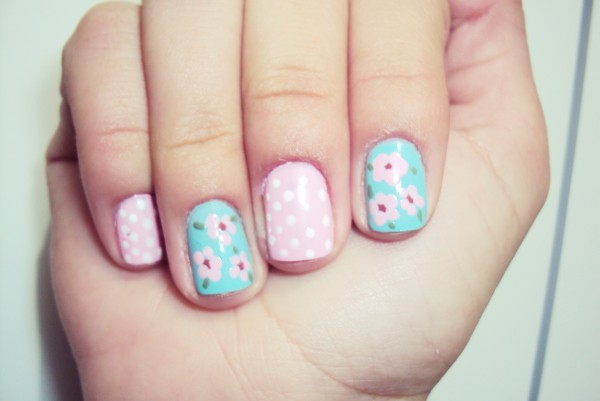 nails decorated with flowers