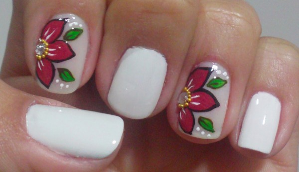 nails with diagonal flowers