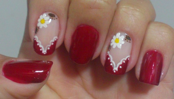 nails with simple flowers