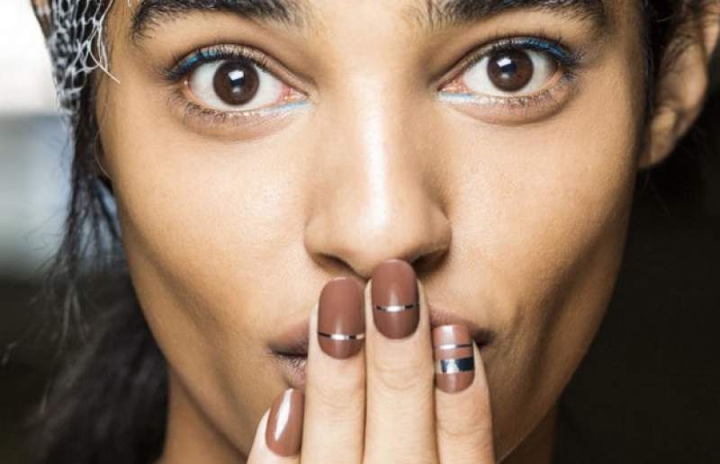 Brown with details is one of the 2016 nail trends