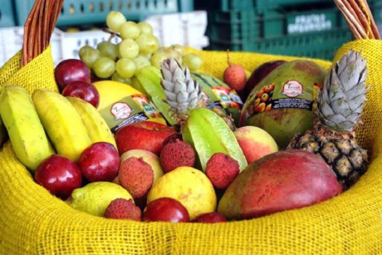 Fruit basket for New Year's dinner