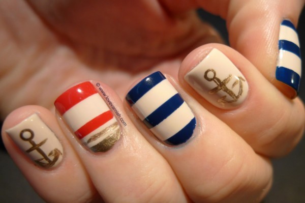 Nails with stripes and an anchor design