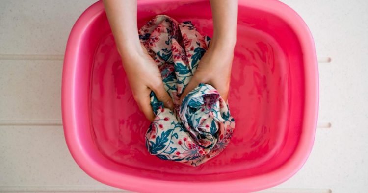 Discover how to wash delicate clothes