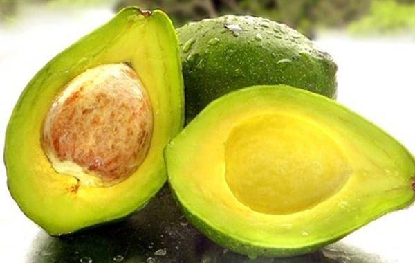 moisturize your hair with avocado