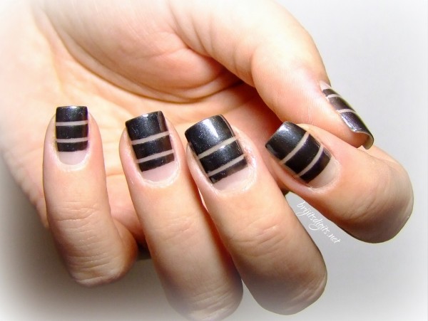 Nails art Negative Space