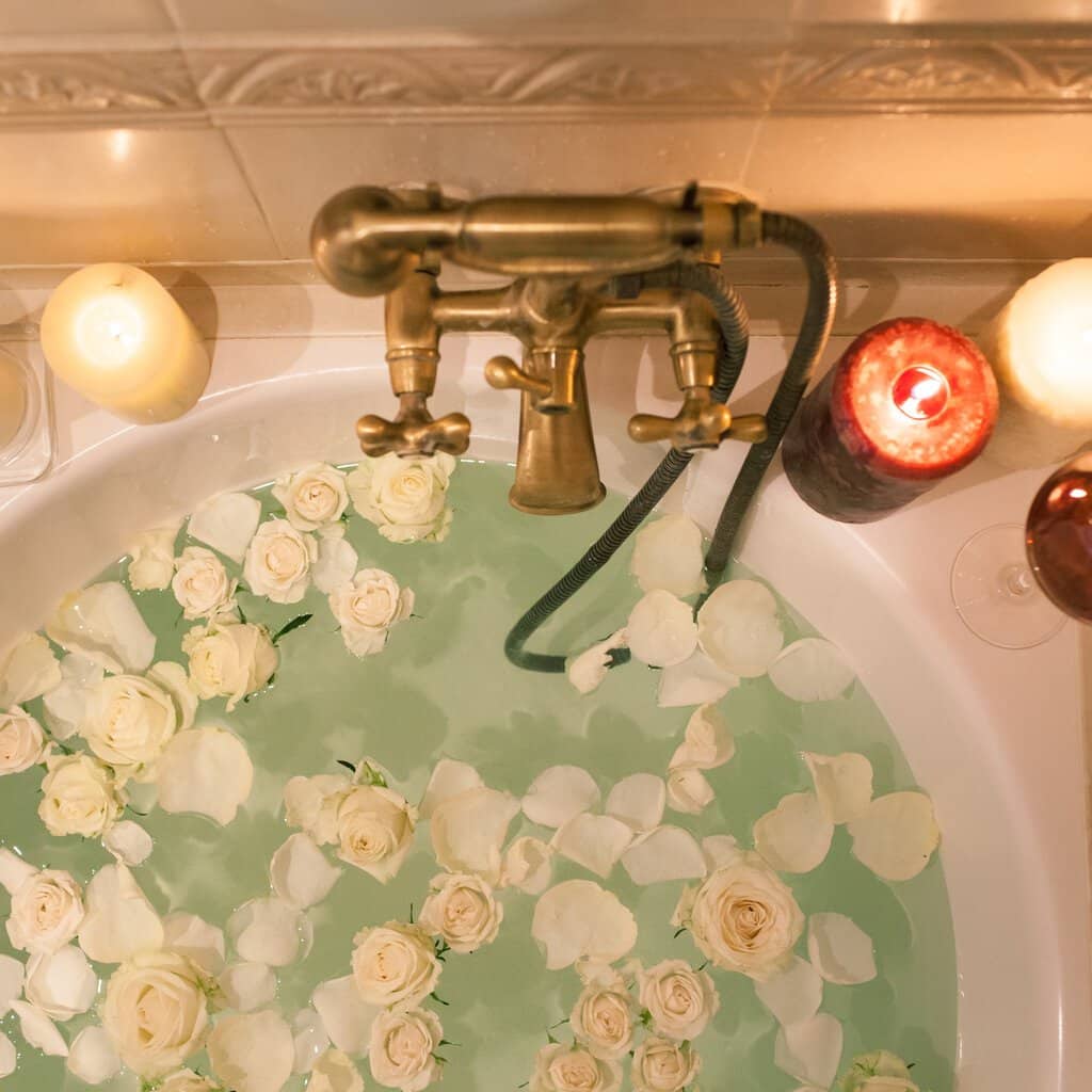 Bath herbs: 10 types of baths to renew your energy