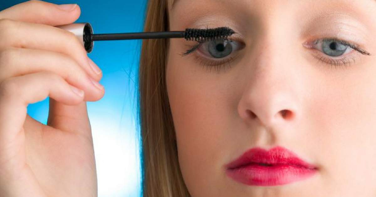 5 genius tricks to make your mascara last longer and work better