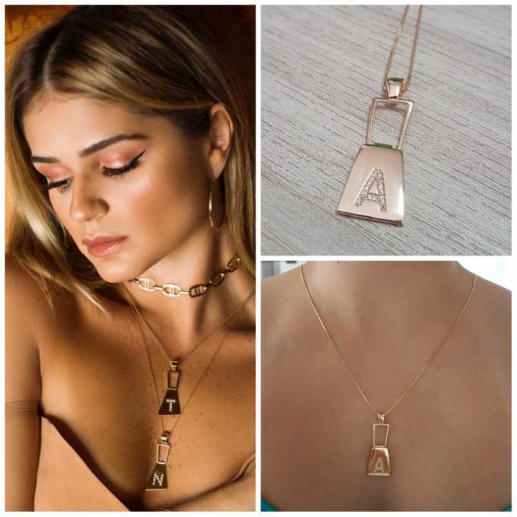 Necklaces with initials are one of the trends in semi-jewelry for summer 2019