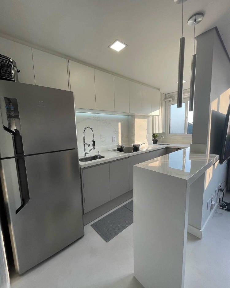 Apartment kitchen with porcelain tiles on the countertop.