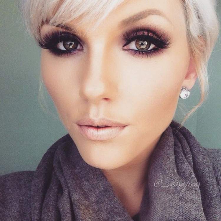 Eyes with pink shadow and light smoky bottom