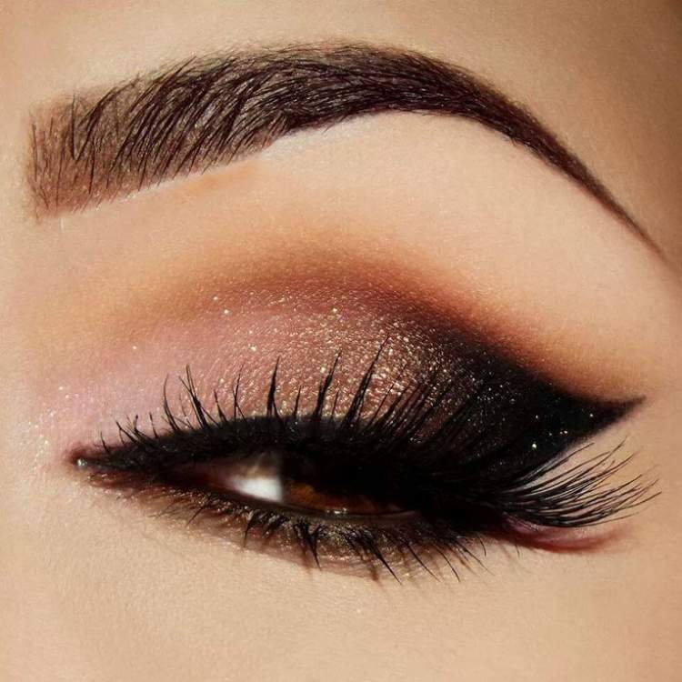 Makeup for those with brown eyes: Gradient from brown to black