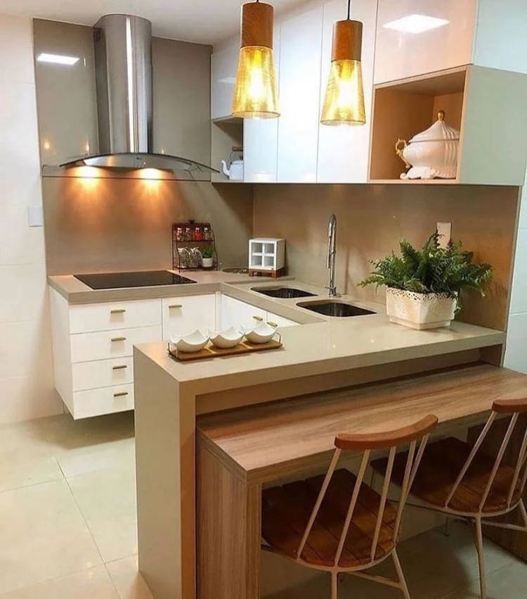 C-shaped kitchen with corner for quick meals below the counter.