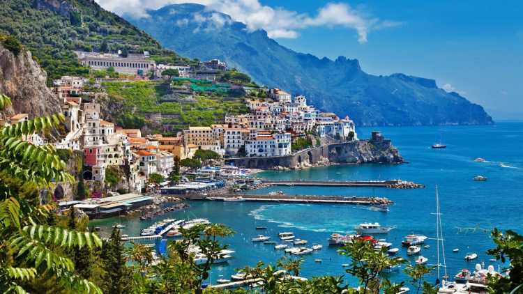 Amalfi Coast – One of the best honeymoon destinations in Italy