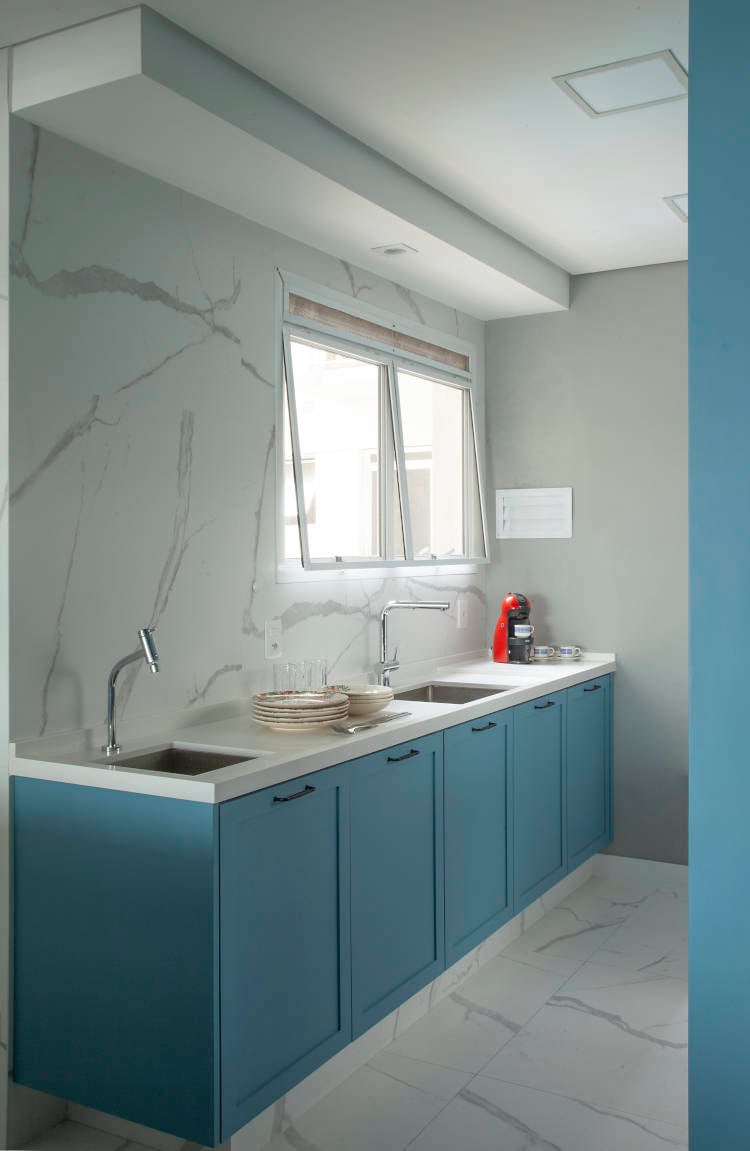 Room with two sinks and closet.