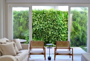 Vertical garden: 50 inspiring models for indoors and outdoors