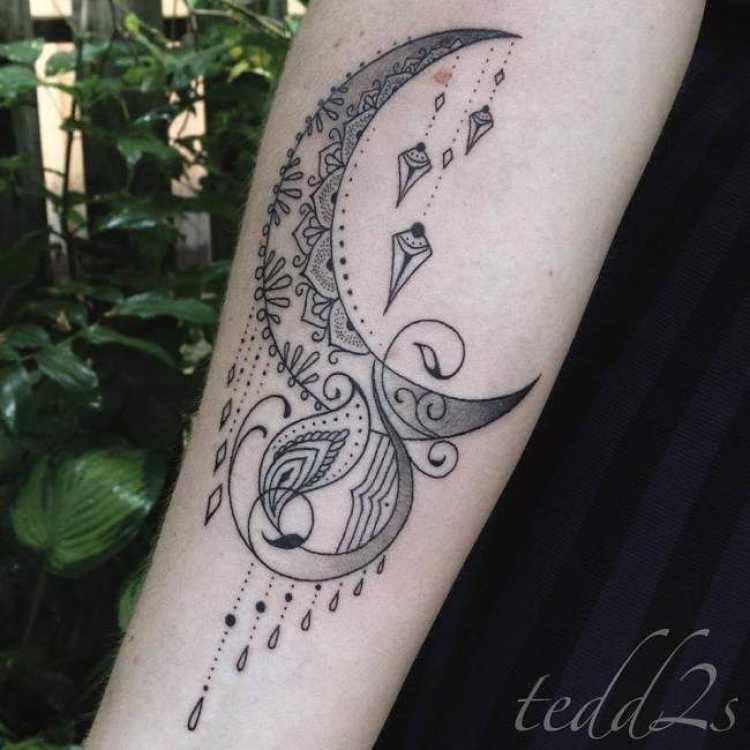 Photo of female tattoo