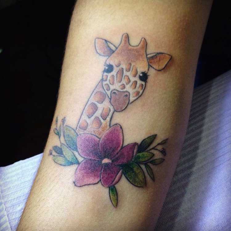 Female tattoo with a giraffe design